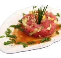 Тар-тар из тунца с авокадо и соусом "Унаги" (блюдо на стол)