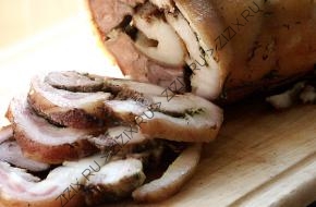 Рулет из свинины с гренками и шампиньонами (блюдо на стол)